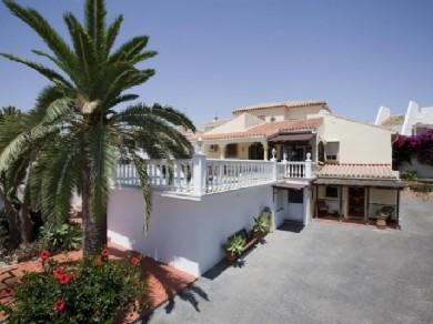 Chalet con 4 dormitorios se vende en Mijas Costa, Costa del Sol