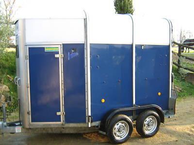 IFOR WILLIAMS camioneta para transportar 2 caballos, azul marino