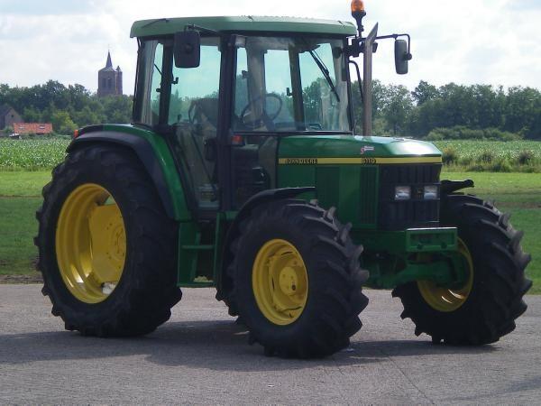 Tractor John Deere 6110