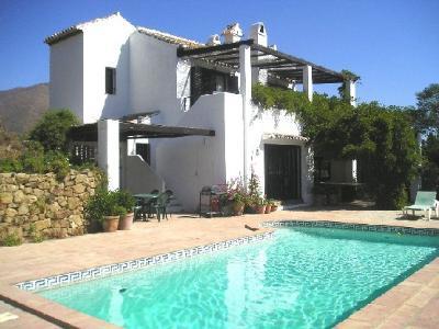 Casa Fernyan, Casares