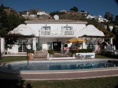 Chalet con 5 dormitorios se vende en Mijas Pueblo, Costa del Sol