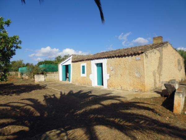 pequena finca con terreno grande