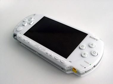 PSP BLANCA + 3 JUEGOS + EXTRAS