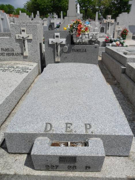 Cesion sepultura 5 cuerpos cementerio de la Almudena