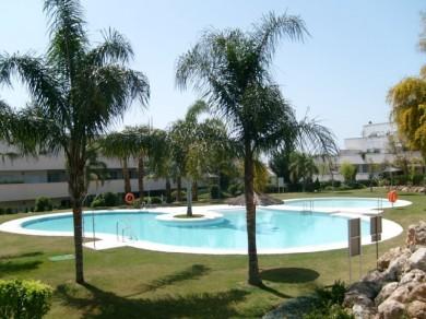 Apartamento con 3 dormitorios se vende en Marbella, Costa del Sol