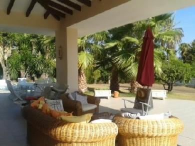 Chalet con 4 dormitorios se vende en Estepona, Costa del Sol
