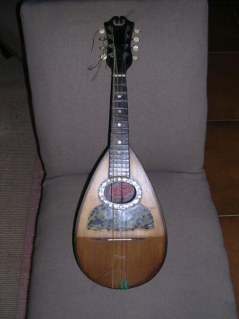 Dos mandolinas antiguas