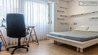 Rooms available - Fancy 3-bedroom apartment in student-heavy Ciutat Jardi - mejor precio | unprecio.es