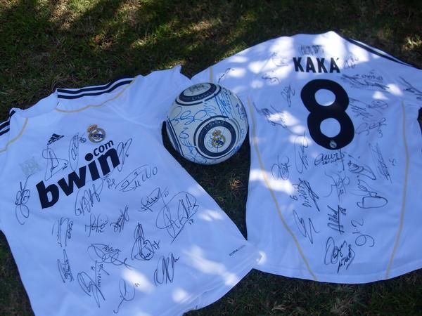 camiseta del real madrid firmada por toda la plantilla 2009