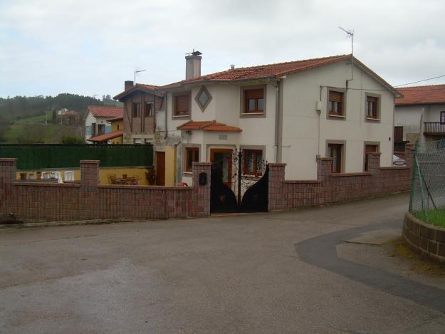 Casa y nave con terreno urbano