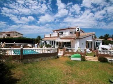 Chalet con 4 dormitorios se vende en Mijas Costa, Costa del Sol