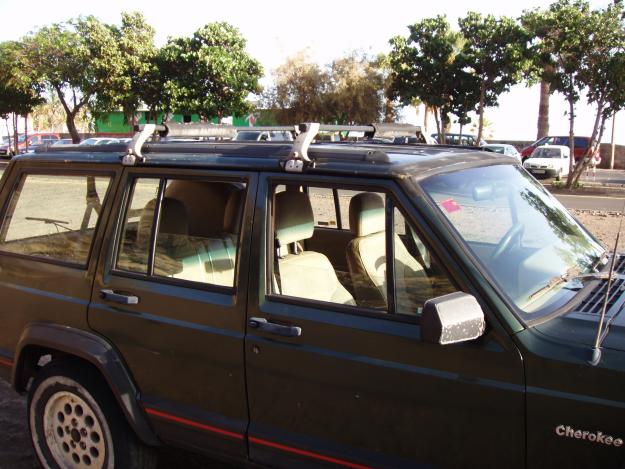 CHEROKEE  2,5  GASOLINA, CAMBIO MANUAL.