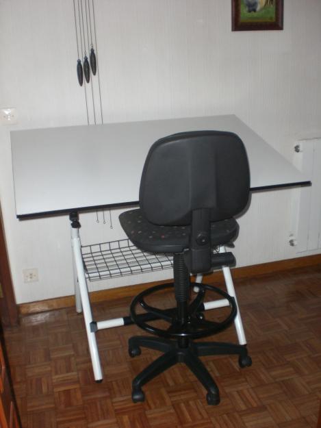 Se venden mesa y silla de dibujo