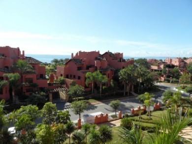 Apartamento con 2 dormitorios se vende en Estepona, Costa del Sol