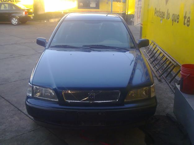 SE VENDE AUTO DE LA MARCA VOLVO.