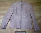 SE VENDE CHAQUETA DE PIEL DKNY LILA TALLA 40 - mejor precio | unprecio.es