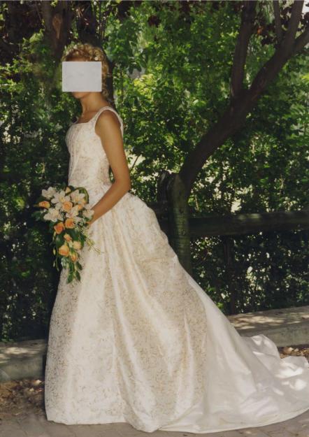 Vendo vestido de novia de seda bordado (de princesa) usado una vez