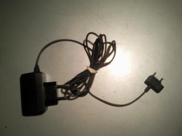 VENDO CARGADOR Y AURICULAR MOVIL VARIOS MODELOS