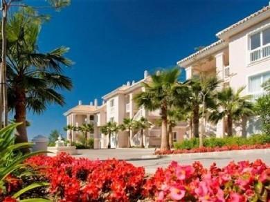 Apartamento con 3 dormitorios se vende en Estepona, Costa del Sol