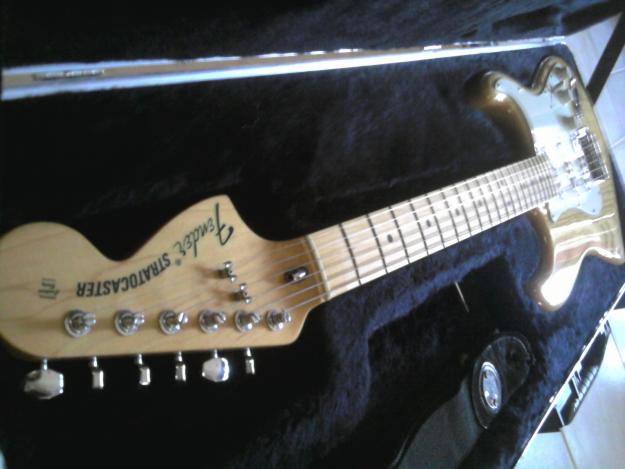 Vendo guitarra fender stratocaster mex (color madera natural)