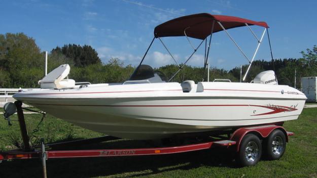 2003 Glastron SX-200 barco con motor Evinrude 150 Hp