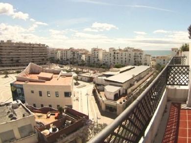 Apartamento con 2 dormitorios se vende en Marbella, Costa del Sol