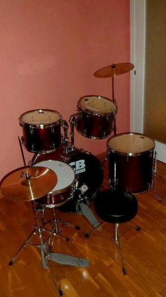 Bateria acustica cb-drums  ( 1 dia de uso )