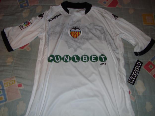 Vendo camiseta imitación del Valencia C. F.