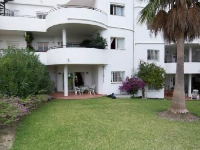 Apartamento con 2 dormitorios se vende en Estepona, Costa del Sol