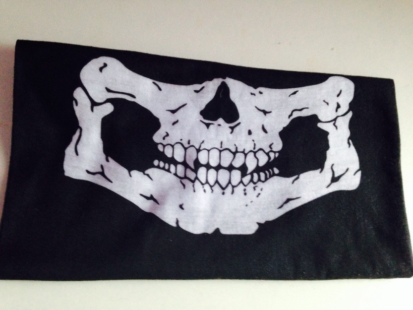 Braga cuello calavera