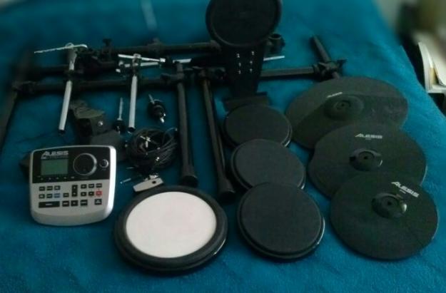 Alesis DM8 como nueva