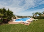 Apartamento con 2 dormitorios se vende en Benahavis, Costa del Sol - mejor precio | unprecio.es