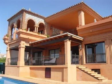 Chalet con 5 dormitorios se vende en Marbella, Costa del Sol