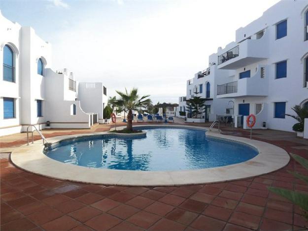 Apartamento en Puerto de la Duquesa, muy cerca del mar y campos de golf