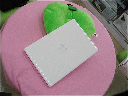 Apple MacBook Pro MB986LL/A 15.4