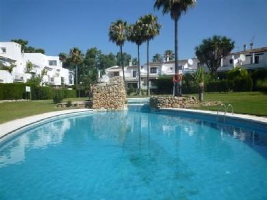 Adosado con 3 dormitorios se vende en Estepona, Costa del Sol