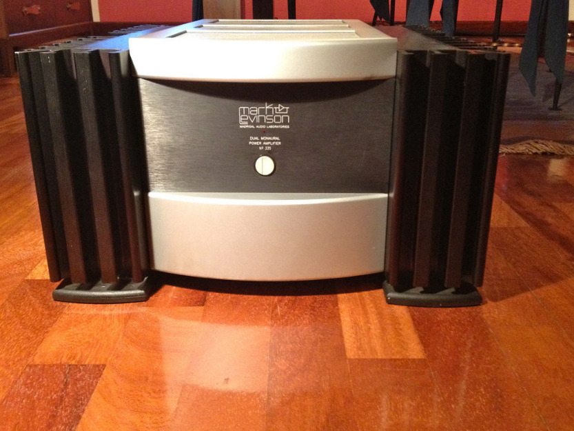 Amplificador mark levinson.
