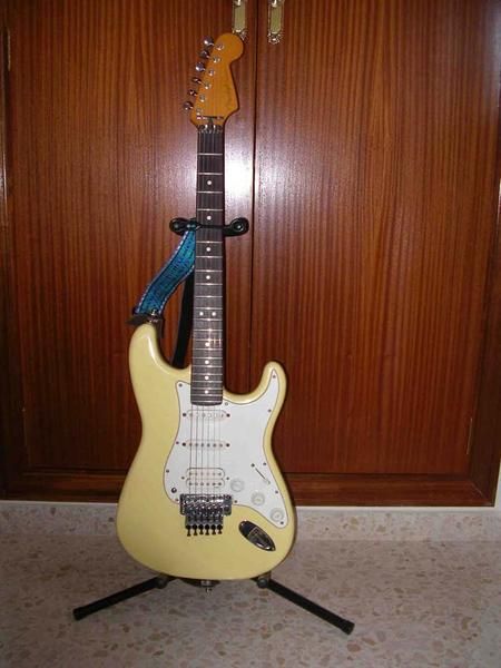 Vendo Fender Stratocaster Made in USA Floid Rose