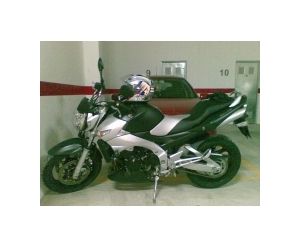 SUZUKI GSR 600