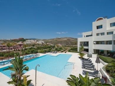 Apartamento con 2 dormitorios se vende en Benahavis, Costa del Sol