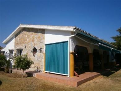 Chalet con 3 dormitorios se vende en Estepona, Costa del Sol