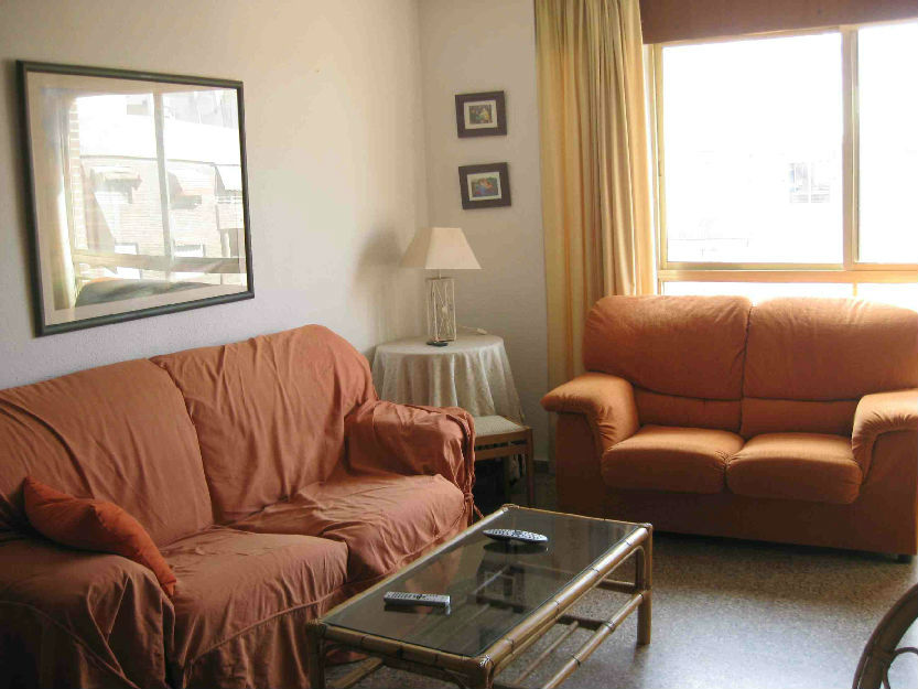 habitación para completar excelente piso con 2 estudiantes españolas, wifi incluido, 160 €