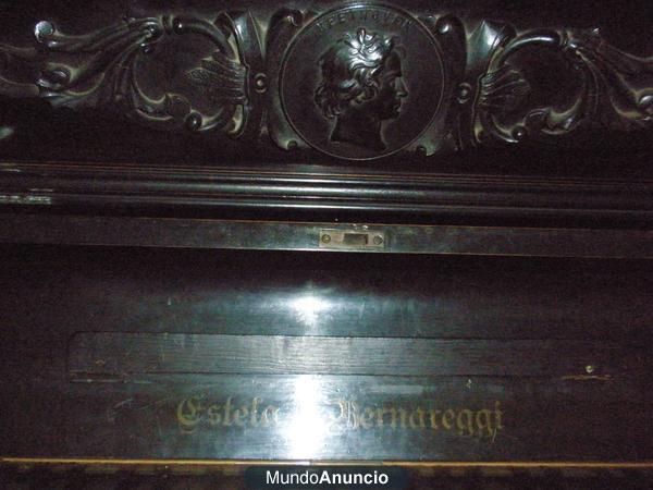 Piano vertical antiguo Estela y Bernareggi