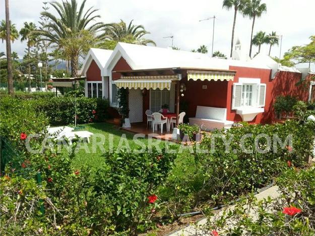 BUN_253 Moderno bungalow con una amplia terraza verde en tranquila zona de Maspalomas.
