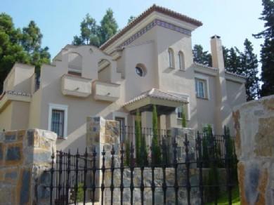 Chalet con 6 dormitorios se vende en Marbella, Costa del Sol
