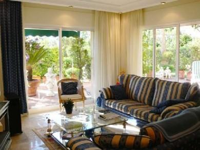 Apartamento con 3 dormitorios se vende en Marbella, Costa del Sol