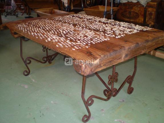 mesa hecha con un trillo