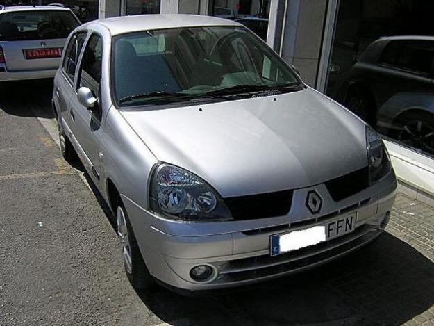 Venta de coche Renault CLIO 1.2 16 V 5 Puertas '06 en Viladecans