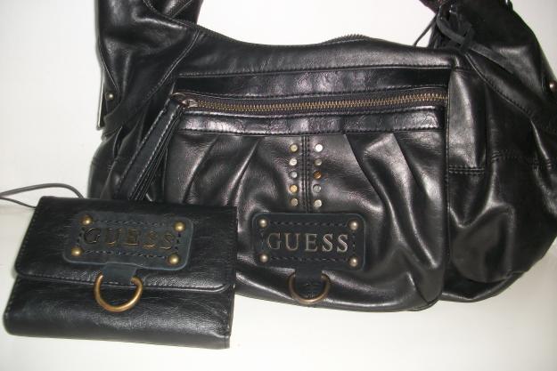 bolso guess con monedero. oferta sin estrenar. bolso original