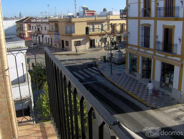 Vendo piso de 100 metros cuadrados en perfectas condiciones en el centro de Brenes.